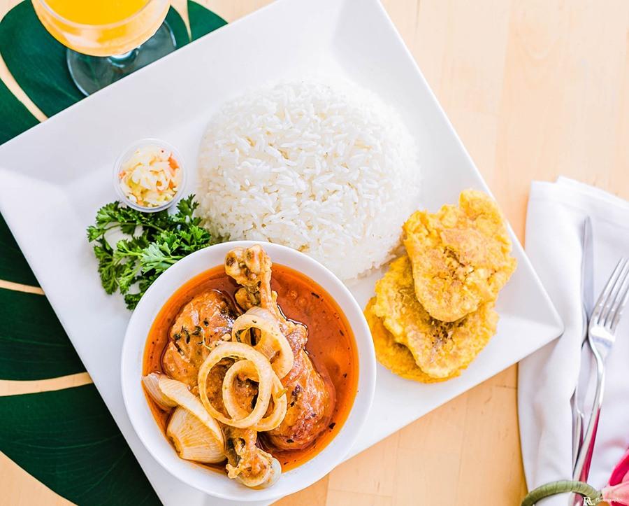 Poulet en Sauce + Rice + Pikliz